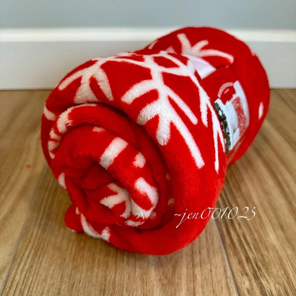 Wondershop Snowflake Printed Plush Throw Blanket Red